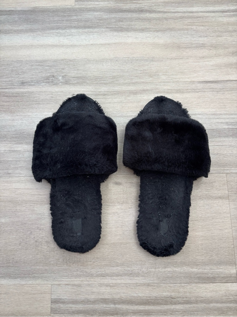Skims Faux Fur Slides